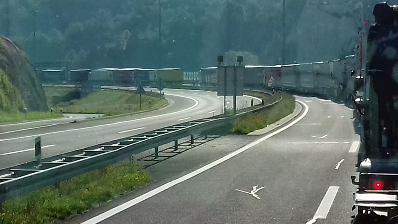 FOTO: Facebook "Protiv promjena regulacije tranzitnog teretnog prometa preko Slovenije"